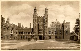 BERKS - WINDSOR - ETON - COLLEGE THE QUADRANGLE  Be117 - Windsor