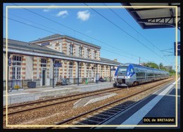 35  DOL  De  BRETAGNE   ... La  Gare Interieure  .avec Train   ... Serie Limitee - Dol De Bretagne
