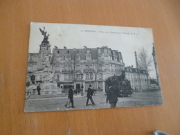 CPA 02 Aisne Soissons Place De La République Train C.B.R. - Soissons