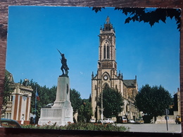 CAPDENAC Aveyron,  Place Du 14 Juillet.  1977, TB - Otros Municipios