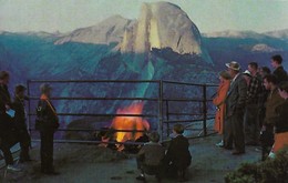 CARTE POSTALE ORIGINALE DE 9CM/14CM : YOSEMITE NATIONAL PARK CALIFORNIA THE FIRE ON GLACIER POINT  USA - Yosemite