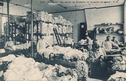 A3 - 38 - GRENOBLE - Isère - Un Atelier De Ganterie - Le Magasin De Peaux - Grenoble