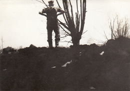 Photo Mai 1915 LANGEMARK (Langemark-Poelkapelle) - Une Vue, Un Soldat Allemand (A196, Ww1, Wk 1) - Langemark-Poelkapelle