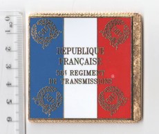 DRAPEAU 58° REGIMENT DE TRANSMISSIONS En Métal Doré - Banderas