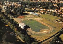 40-AIRE-SUR-L'ADOUR- VUE AERIENNE DU TERRAIN DE SPORT ET LA PISCINE - Aire