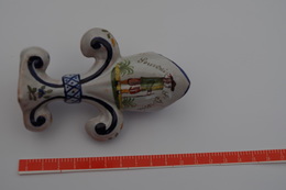 B4 Fleur De Lys Breton Bretagne Saint Brevin Quimper Marque +D121-92 Faience Verlingue ? à Déterminer - Sèvres (FRA)