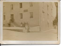 Photographie Ancienne-Photo Originale-Magasin Vve REYMOND  (Format 18.5 X 13. Cms) Année 1899 -  A Identifier .... - Orte