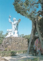 JAPON - Hiroshima - PEACE STATUE - La Statue De La Paix - 1 Timbre Philatélique Au Verso - Voir Scan - Cpm - écrite - - Hiroshima