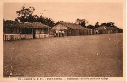 Gabon. Port Gentil. Habitations De Noirs Dans Leur Village - Gabon