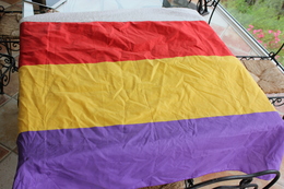 DRAPEAU ROUMAIN - Flaggen