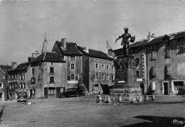 48-CHATEAUNEUF-DE-RANDON-LA PLACE ET STATUE DE DUGUESCLIN - Chateauneuf De Randon