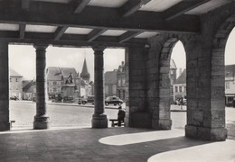 PHILIPPEVILLE: La Grand'Place Vue Des Arcades De L'hôtel De Ville - Philippeville