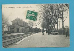 CPA - Chemin De Fer Arrivée D'un Express En Gare De VENDEUVRE 14 - Sonstige & Ohne Zuordnung