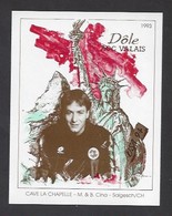 Etiquette De Vin Dole AOC Valais 1993  -  Coupe Du Monde De Foot USA 1994  -  Equipe De Suisse  -  Illustrateur ? - Soccer