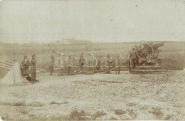 T2 1916 Osztrák-magyar Katonák Kiemelt Alapon álló ágyúval, Rádióállomás Sátorban / WWI K.u.K. Military, Cannon On Raise - Non Classificati