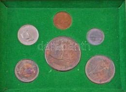 Kanada 1967. 1c - 1$ (6xklf) Forgalmi Szett Falra Akasztható Dísztokban T:1-,2 Patina
Canada 1967. 1 Cent - 1 Dollar (6x - Non Classificati