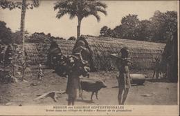 CPA Mission Des Salomon Septentrionales Scène Dans Un Village De Bouka Retour De La Plantation YT 415 CAD Lyon RP 1942 - Solomon Islands