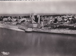 CPSM 10X15. FOURAS LES BAINS (17) Vue Aérienne Sur La Citadelle , La Plage Et La Ville - Fouras-les-Bains