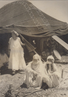 Ethniques Et Cultures - Maghreb - Femmes Marocaines - Tente Berbère Du Moyen Atlas - 1964 - Africa