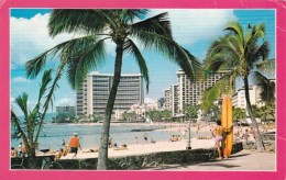 Hawaii Waikiki Beach Showing Sun Bathers And Hotels - Oahu