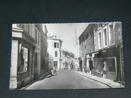 COULONGES SUR L AUTIZE   1950   /     RUE  &  COMMERCES      .....  EDITEUR - Coulonges-sur-l'Autize