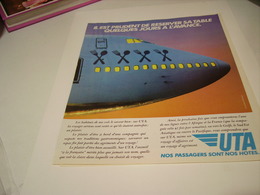 ANCIENNE PUBLICITE NOS PASSAGERS SON NOS HOTES   UTA 1984 - Pubblicità