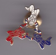 Pin's  PARACHUTISME BLEU BLANC ROUGE - Parachutespringen