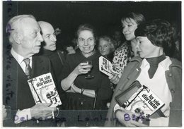 - Photo De Presse - Original - Raymond BUSSIERE, Germaine DELBAT, Marina VLADY, Françoise ARNOUX, 17-02-1975,  Scans. - Beroemde Personen