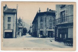 38-VIF-L'Avenue De La Gare- Restaurant, Tabac, 2 Jeunes Femmes- CPA - Vif