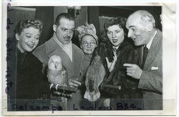 - Photo De Presse - Original, Simone VALERE, Fernand GRAVEY, Sophie DESMARETS, André HUNEBELLE, 24-02- 1951, Scans. - Beroemde Personen