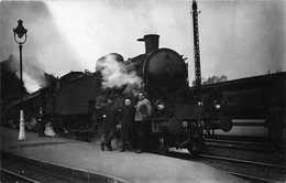 ¤¤   -   Carte-Photo D'une Locomotive  En Gare  -   Train , Chemin De Fer, Cheminots     -  ¤¤ - Equipo