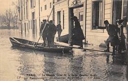 75-PARIS-INONDATIONS- UN EMBARCADERE DU QUARTIER DE L'ALMA - Überschwemmung 1910