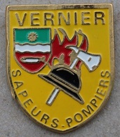 SAPEURS POMPIERS VILLE DE VERNIER - GENEVE - SUISSE - CASQUE - HACHE - FEU  -              (20) - Brandweerman