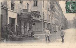 75-PARIS-INONDATIONS-LE BATEAU DE PASSAGE DE LA RUE SAINT-DOMINIQUE - Inondations De 1910