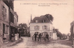 CPA 80 OISEMONT Le Fourche Des Rues D'AMIENS Et De Fontaine , Commerce LA RUCHE - Oisemont