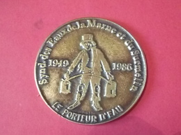 GROSSE MÉDAILLE LE PORTEUR D'EAU EAUX DE LA MARNE ET DU SURMELIN Gra. Et Métal à Identifier Dia.70 Mm 92 Gr Non Nettoyée - Professionals/Firms