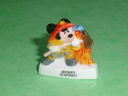 Fèves / Disney : Mickey Pompier   T126 - Disney