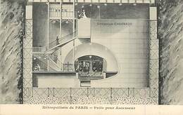 D-18-751 : CONSTRUCTION DU METRO A PARIS. PUITS POUR ASCENSEUR  PAR L ENTREPRISE L. CHAGNAUD. - Métro