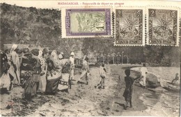 * T2 Madagascar, Preparatifs De Départ En Pirogue / Preparations For Departure By Canoe, Folklore. TCV Card - Non Classés