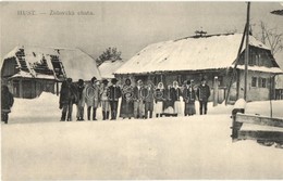 ** T2/T3 Huszt, Chust; Zsidó Vendégház Télen, Csoportkép / Zidovská Chata / Jewish Rest House In Winter, Group Picture.  - Unclassified