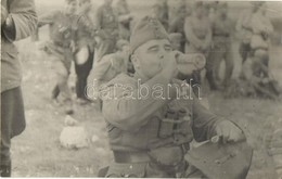 T2/T3 II. Világháborús Ivó Magyar Katona / WWII Hungarian Drinking Soldier, Photo (EK) - Ohne Zuordnung