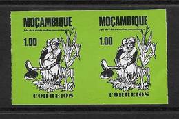 Mozambique 1976 Paire Non Dentelé Journée De La Femme Agriculture Maïs 1976 Imperforated Pair Woman's Day Corn - Agriculture