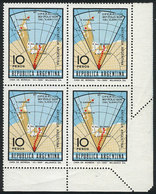 212 ARGENTINA: GJ.1400, 1966 Map Of Antarctica, Corner Block Of 4 With VARIETY: Partially Imperforate At Bottom Right, E - Autres & Non Classés