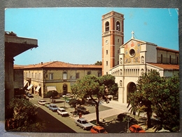 (FG.E26) VIAREGGIO - CHIESA BASILICA DI SAN PAOLINO In VIA SANT'ANDREA Auto Cars Voitures (LUCCA) NV - Viareggio