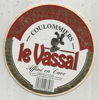 étiquette Fromage , Dessus De Boite , Coulommiers , LE VASSAL ,Ille Et Vilaine, Diam 13.5 , Frais Fr 1.45 E - Formaggio