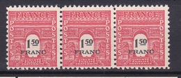 Timbre N°  708**  ( Bloc De 3) - 1944-45 Arco Del Triunfo