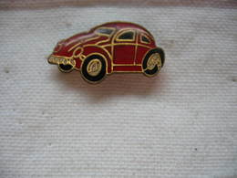 Pin's Automobile Coccinelle De Couleur Rouge De Chez Wolkswagen - Volkswagen