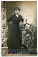 - Carte Photo, Nîmes - Jeune  Femme - Signée Nine, Octobre 1913,  Photo Eugéne PETRAQUIN, Rue St Lazare,  Scans. - Photographs