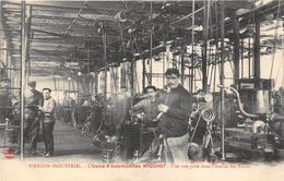 18-VIERZON- INDUSTRIE- L'USINE D'AUTOMOBILES BROUHOT- UNE VUE PRISE DANS L'ATELIER DES TOURS - Vierzon