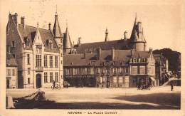 Delcampe - 58 - NEVERS - La Place Carnot - Nevers